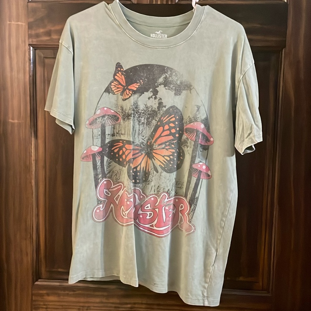 Hollister Graphic Tee